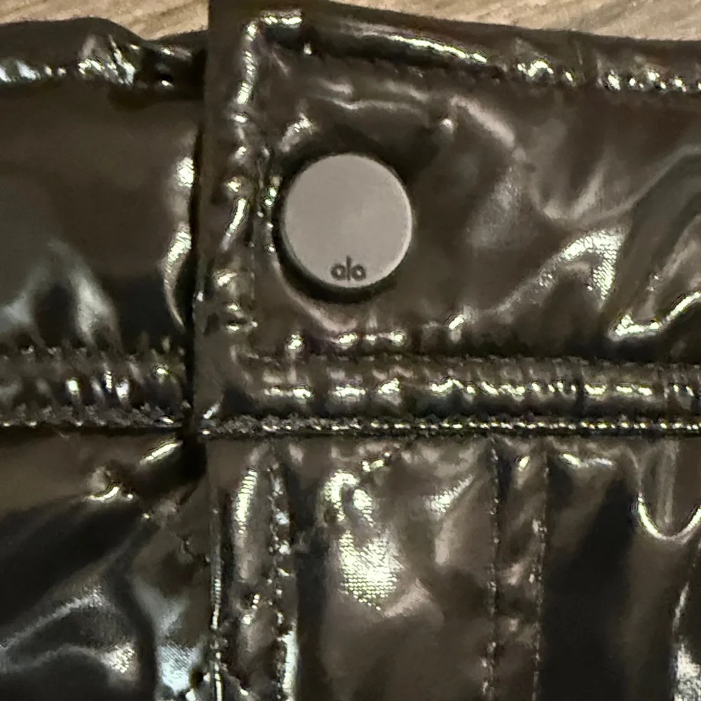 Alo Yoga Black Glossy moto Quilted Mini Skirt Women’s Size S